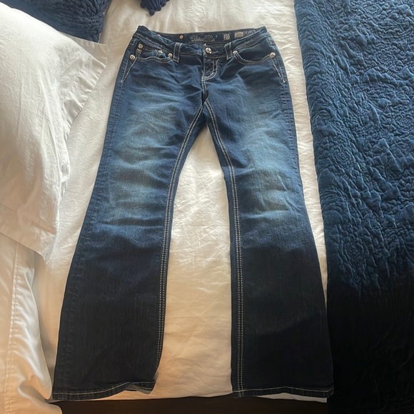 Super cute Miss Me jeans size 27, midrise with flare leg, perfect condition - Picture 1 of 8